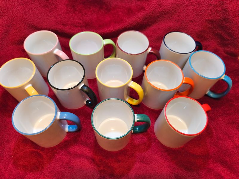 Bunte Tassen zum erstellen mit eigenen Namen