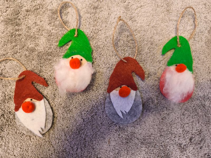 Weihnachtsbaumanhenger 4 Wichtel &amp; 4 Tannenbäume mit Schmuck