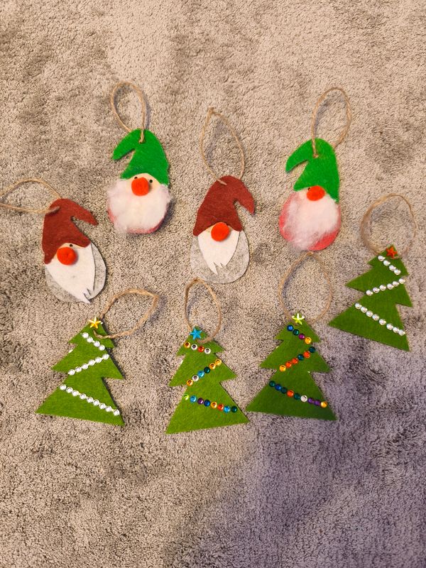 Weihnachtsbaumanhenger 4 Wichtel &amp; 4 Tannenbäume mit Schmuck