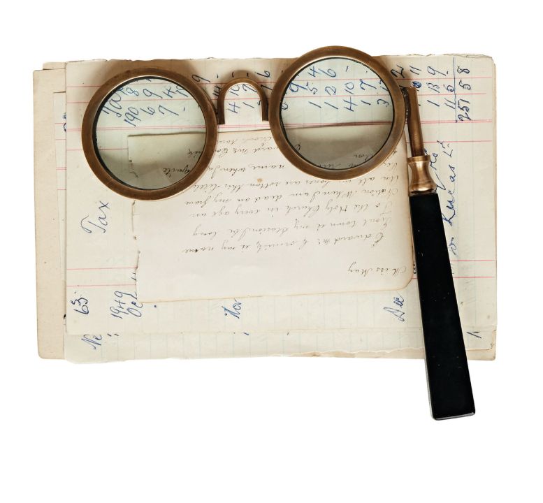 Spectacle Magnifying Glass