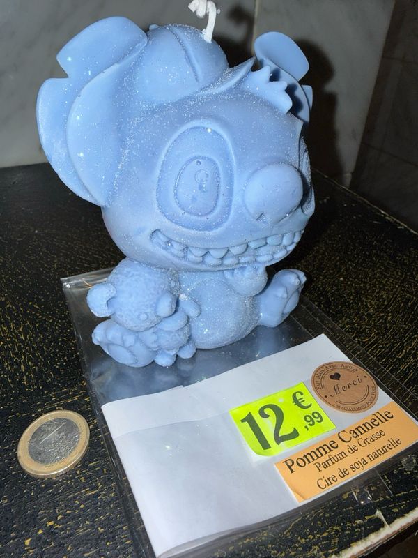 Bougie grand stitch bleu pailletée ✨ 🕯️ cire de soja végétale