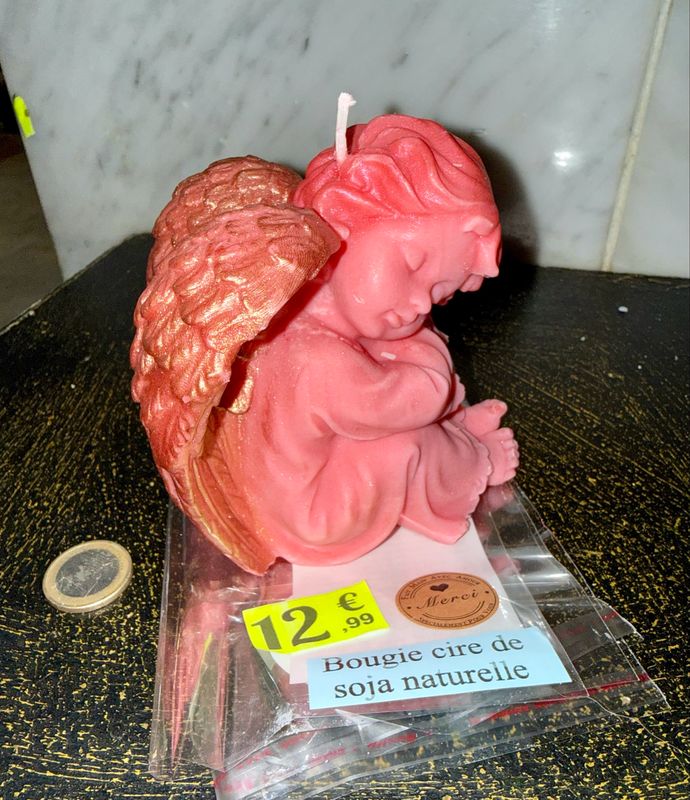 Bougie ange assis rouge rose ailes 🪽 bronzes 🕯️ cire de soja végétale