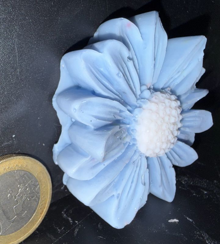Fondant marguerite bleue cœur blanc 🌼 🕯️ cire de soja végétale