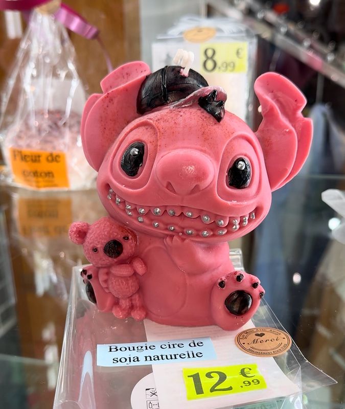 Bougie grand stitch rouge noir et dents argentées 🕯️ cire de soja végétale