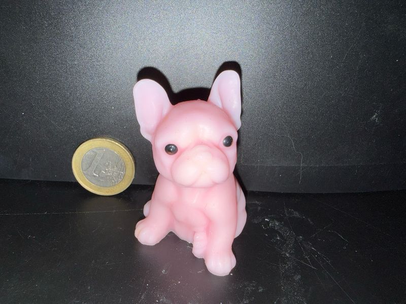 Fondant chien bouledogue français rose 🕯️ cire de soja végétale