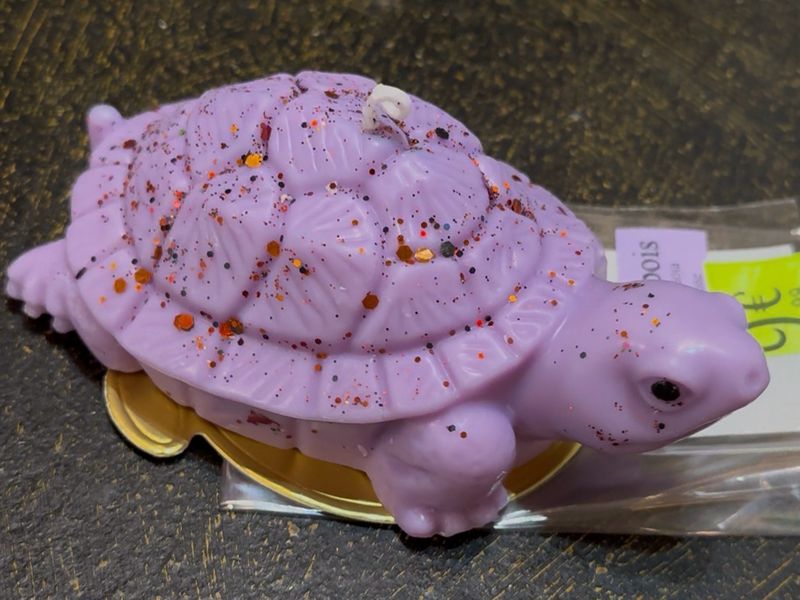 Bougie grosse tortue violette carapace paillettes ✨ 🐢 🕯️ cire de soja végétale