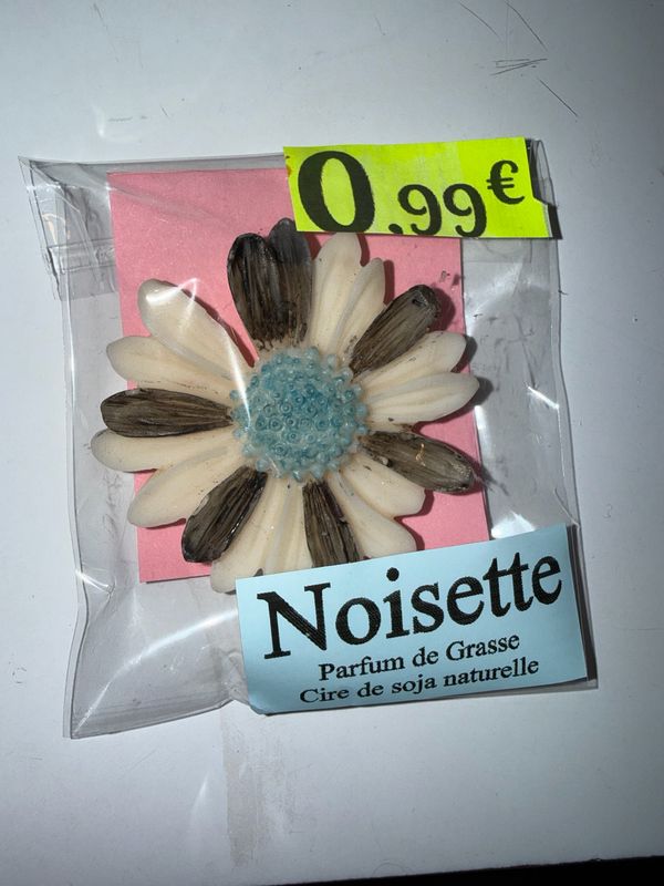 Fondant marguerite noir et blanc 🌼 🕯️ cire de soja végétale et parfum de Grasse