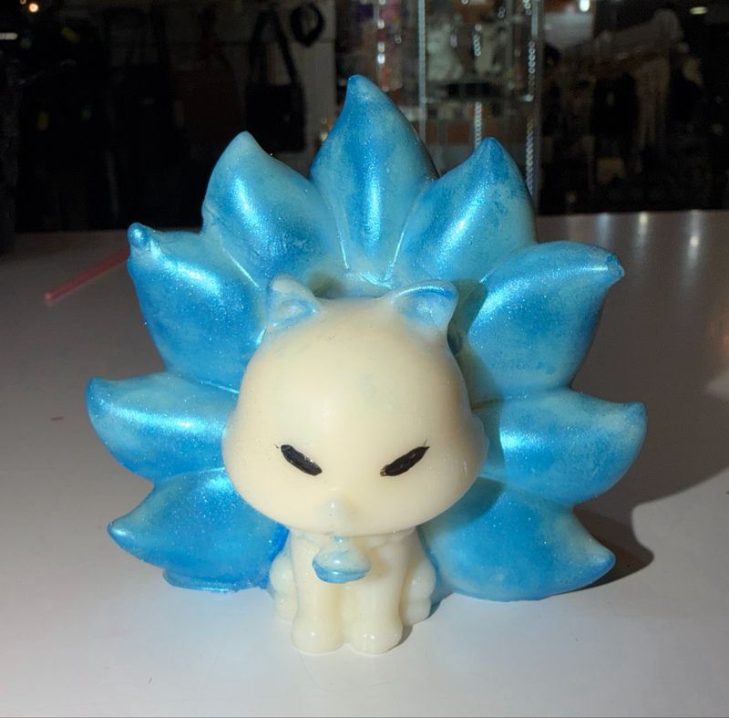 Bougie renard bleu 🦊 à neuf queues 🕯️ cire de soja végétale