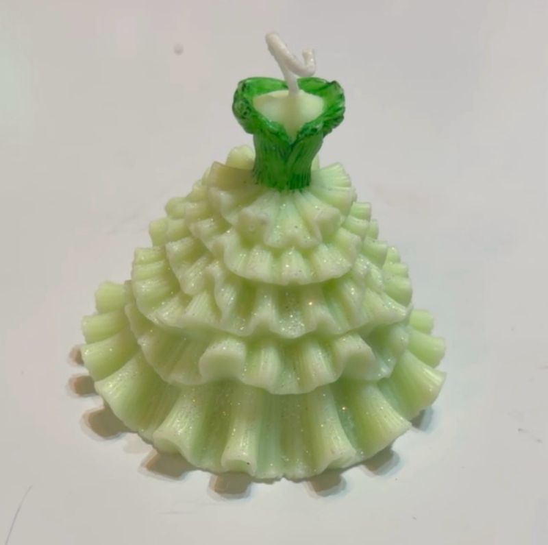Bougie artisanale robe 👗 verte pailletée ✨ 🕯️ cire de soja végétale