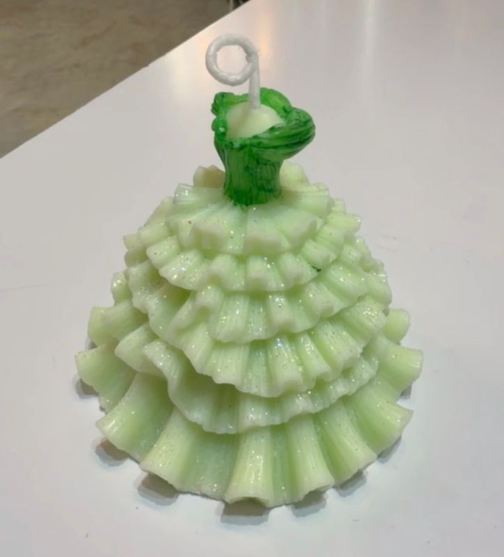 Bougie artisanale robe 👗 verte pailletée ✨ 🕯️ cire de soja végétale