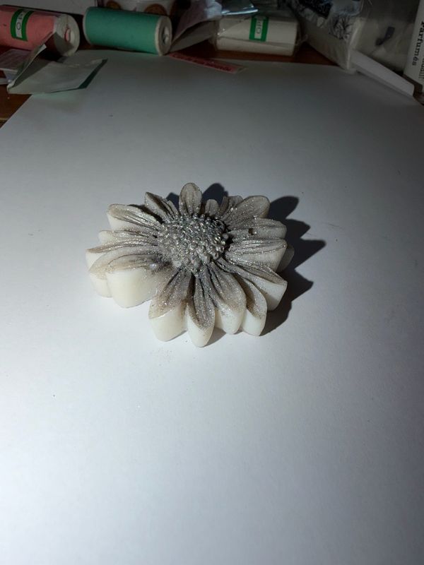 Fondant marguerite argentée 🌼 🕯️ cire de soja végétale