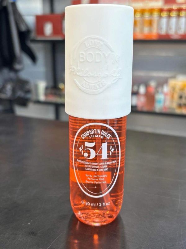 Brume parfumée corps et cheveux numéro 54 fleurs d’oranger fleurs de flamant rose et musc doré , 90 ml