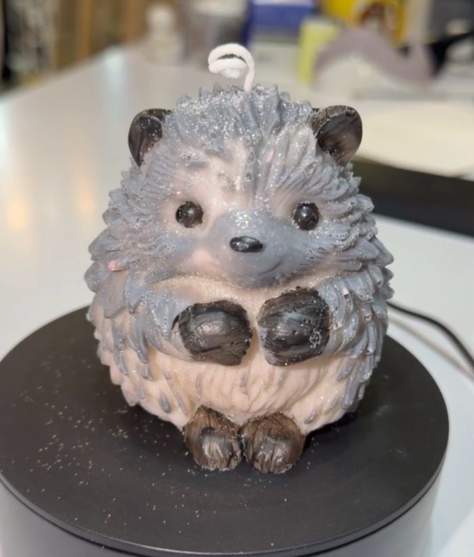 Grosse Bougie hérisson niglo gris noir pailletée 🦔 cire de soja végétale
