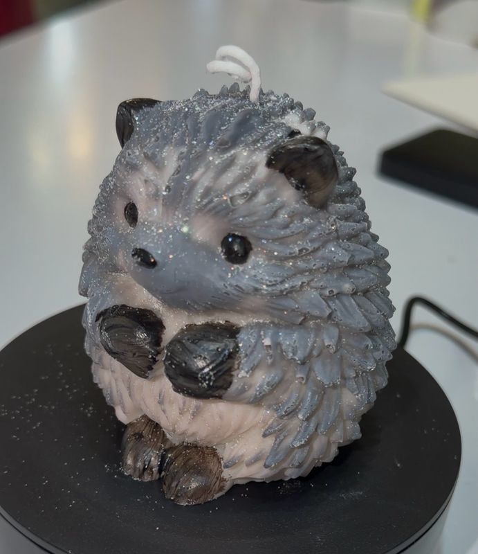 Grosse Bougie hérisson niglo gris noir pailletée 🦔 cire de soja végétale