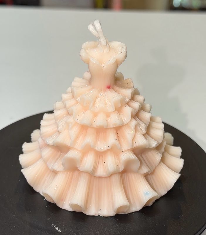 Bougie artisanale robe 👗 rose pale pailletée ✨ 🕯️ cire de soja végétale