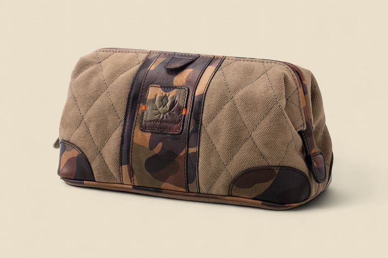 WOODLAND QUILTED OXFORD CANVAS SHAVE CASE