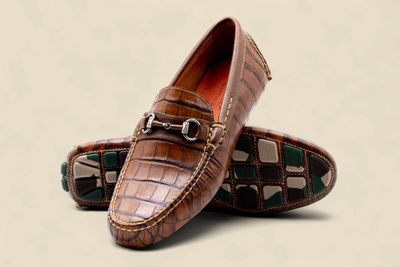 MONTE CARLO ALLIGATOR GRAIN HORSE BIT DRIVING LOAFERS - CHESTNUT
