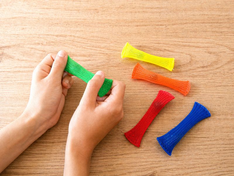 Lot de 8 fidgets en maille