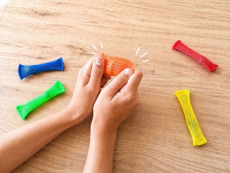 Lot de 8 fidgets en maille