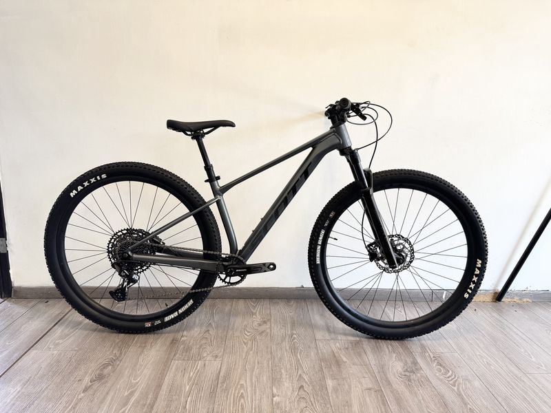 Scott - Scale970