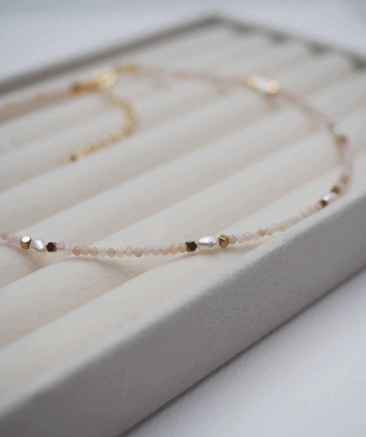 Choker &quot;Delikatność - różowy opal i perły&quot;