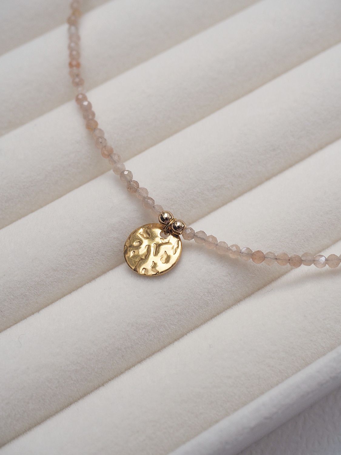 Choker &quot;Delikatność - kamień słoneczny&quot;