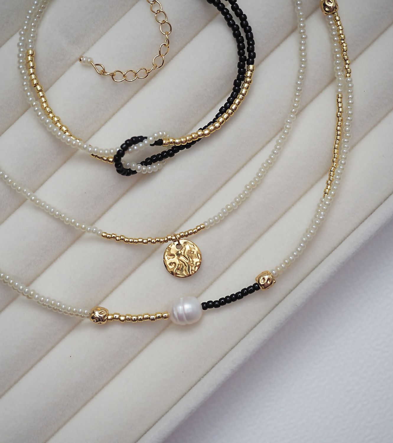 Naszyjnik "Mini B&amp;W Pearls"