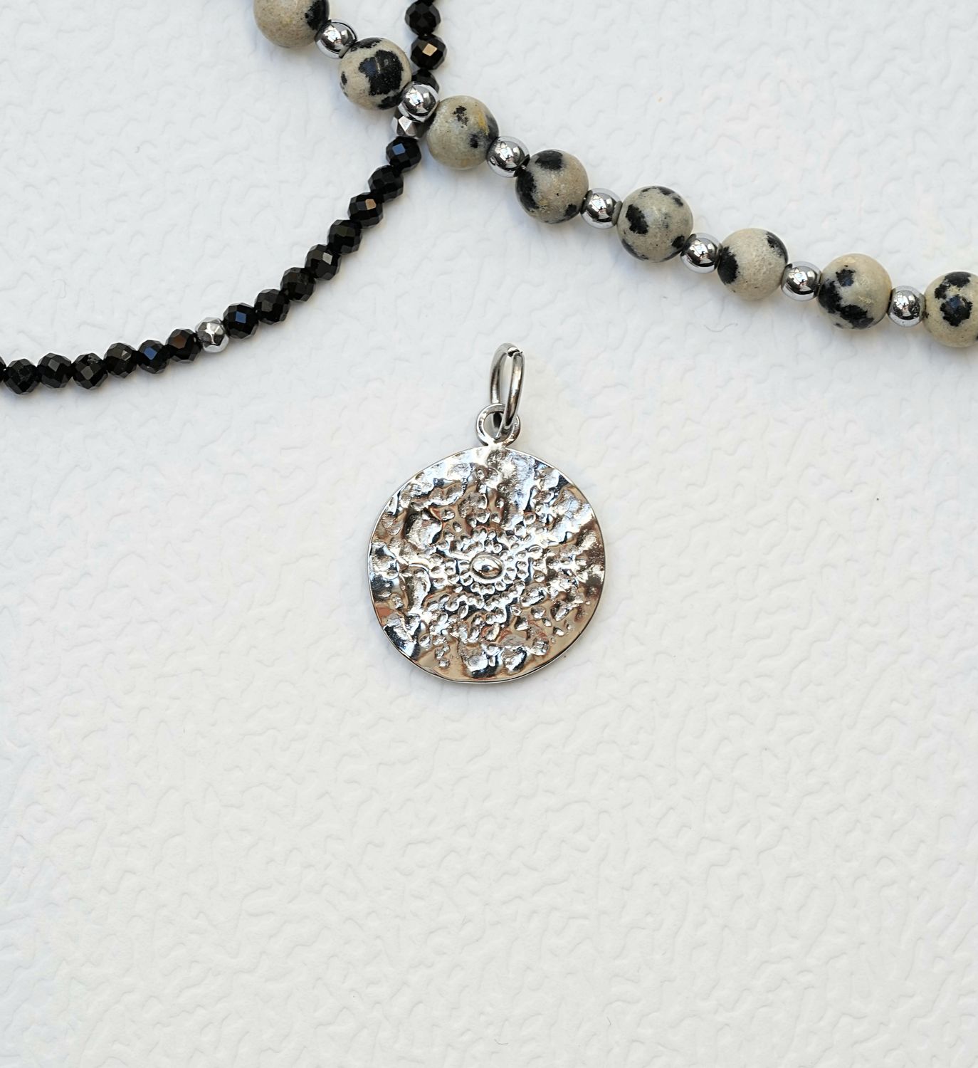 Zawieszka Moneta młotkowana ze słońcem SILVER