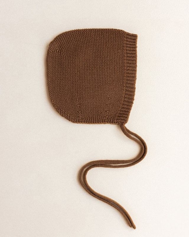 Hvid - Bonnet dolly L (12-24M) Chocolate