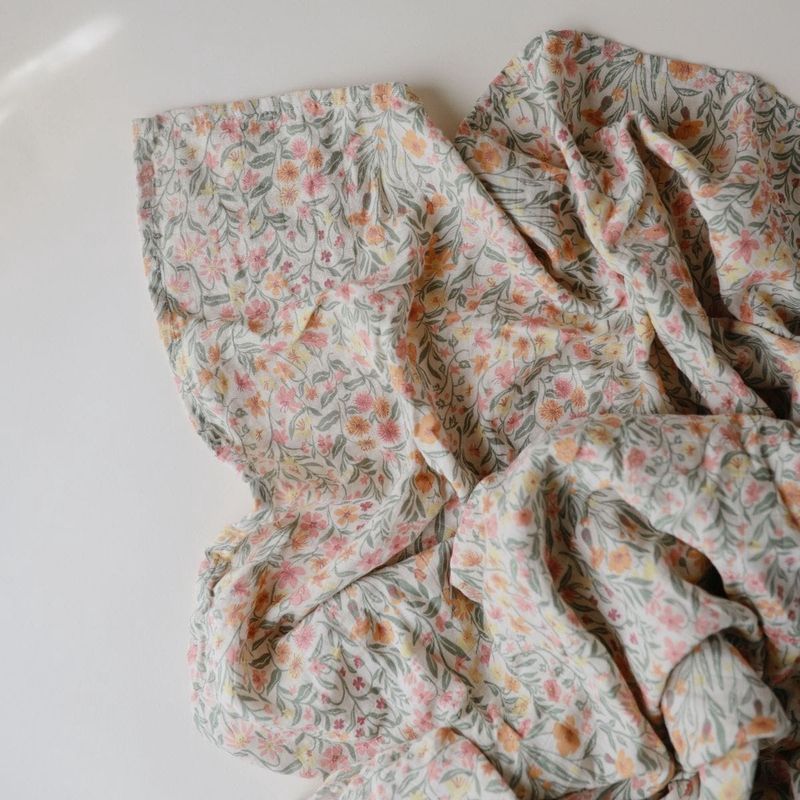 Mushie muslin swaddle - Pastel blooms