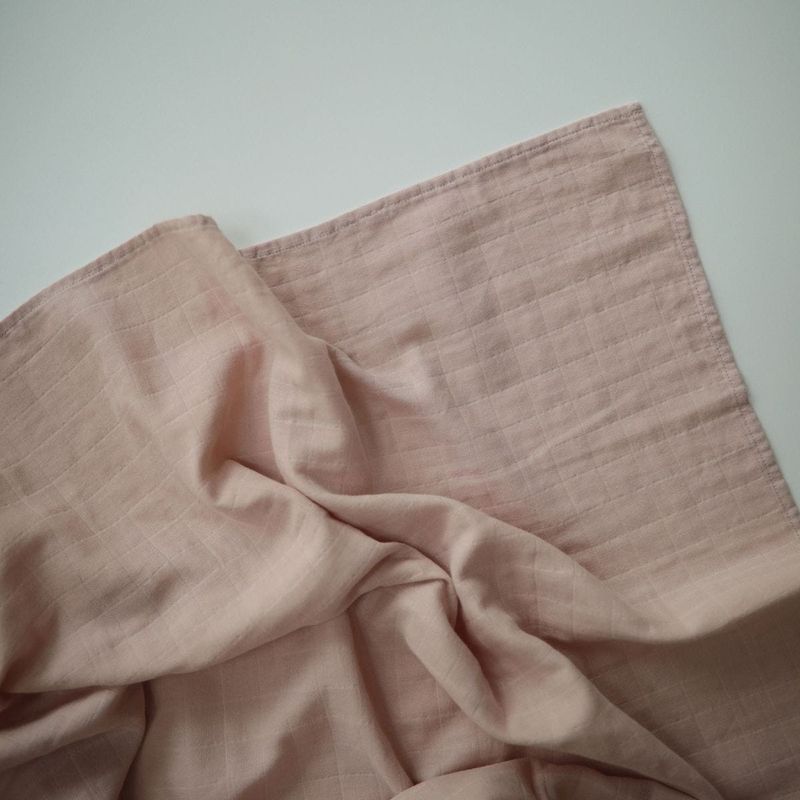 Mushie muslin swaddle - Blush