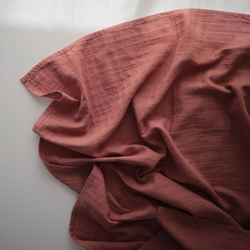 Mushie muslin swaddle - Cedar