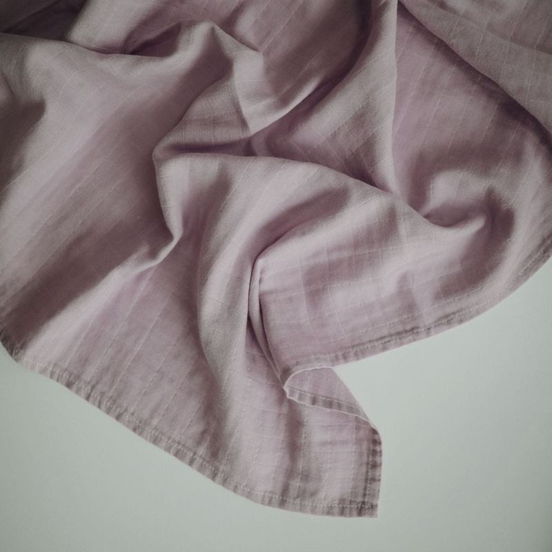 Mushie muslin swaddle - Soft mauve