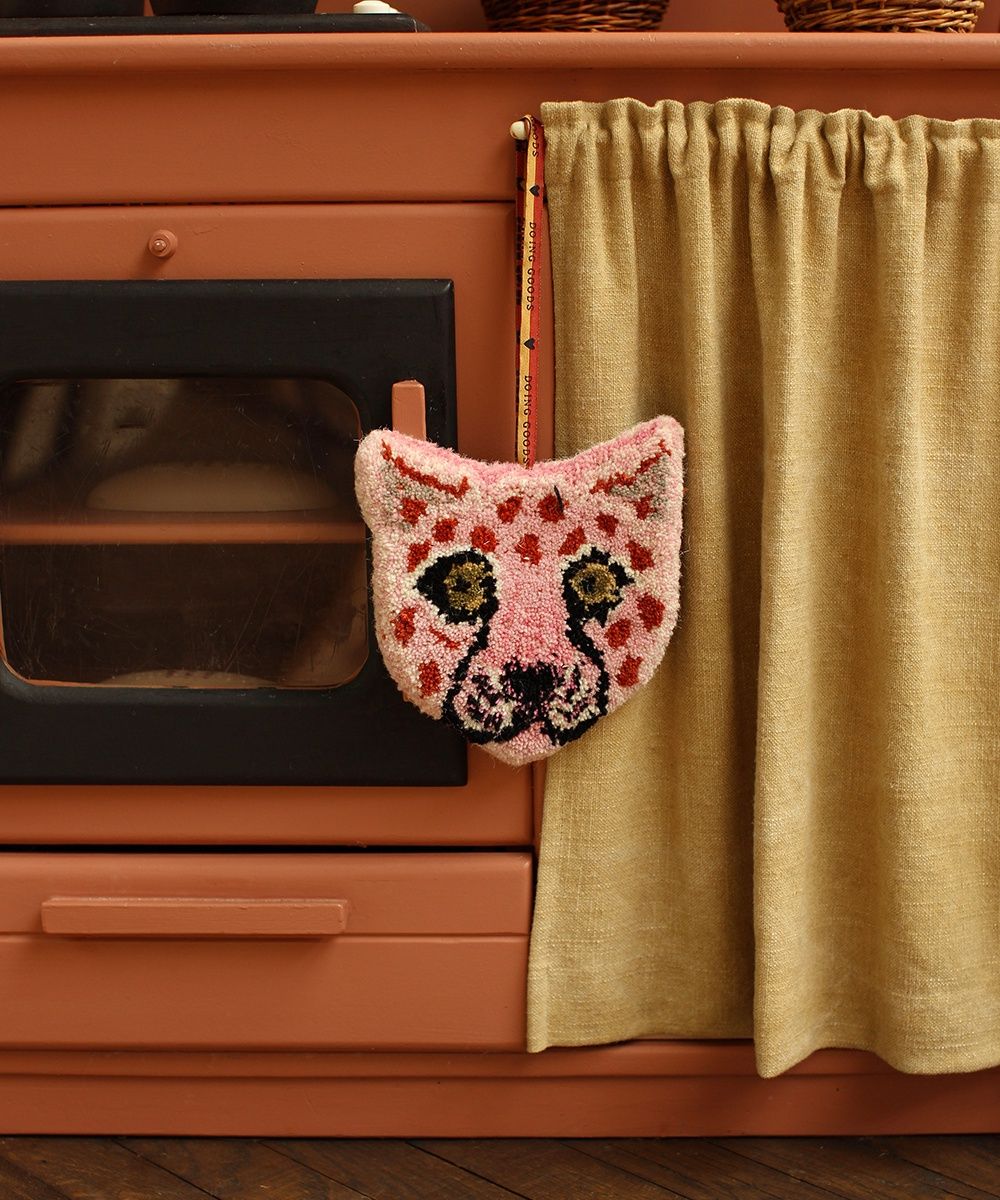 Pinky leopard gift hanger