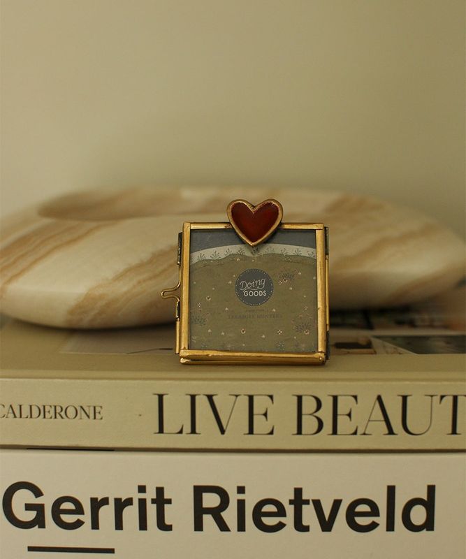 Pyar heart frame mini