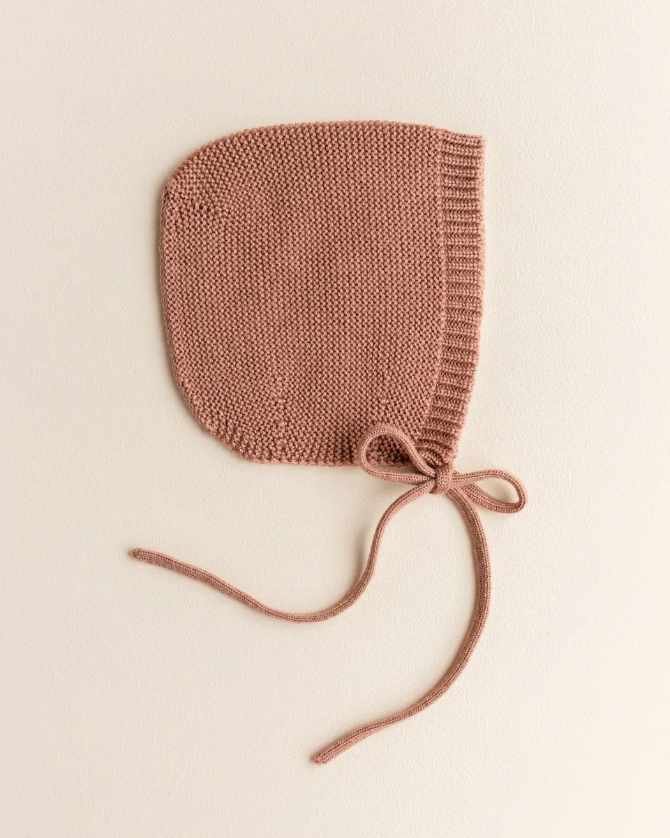 Hvid - Bonnet dolly L (12-24m) terracotta