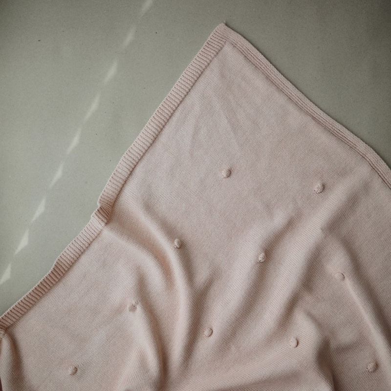 Mushie blanket textured dots - blush