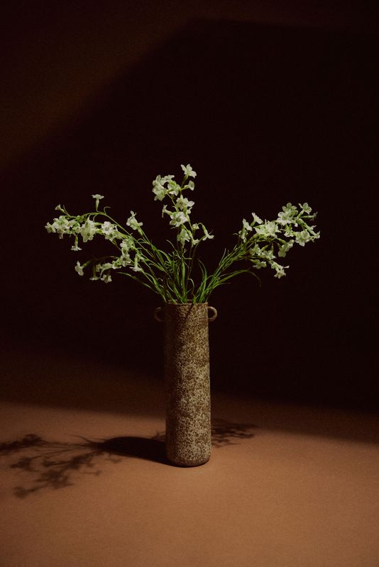 Long vase reactive brown