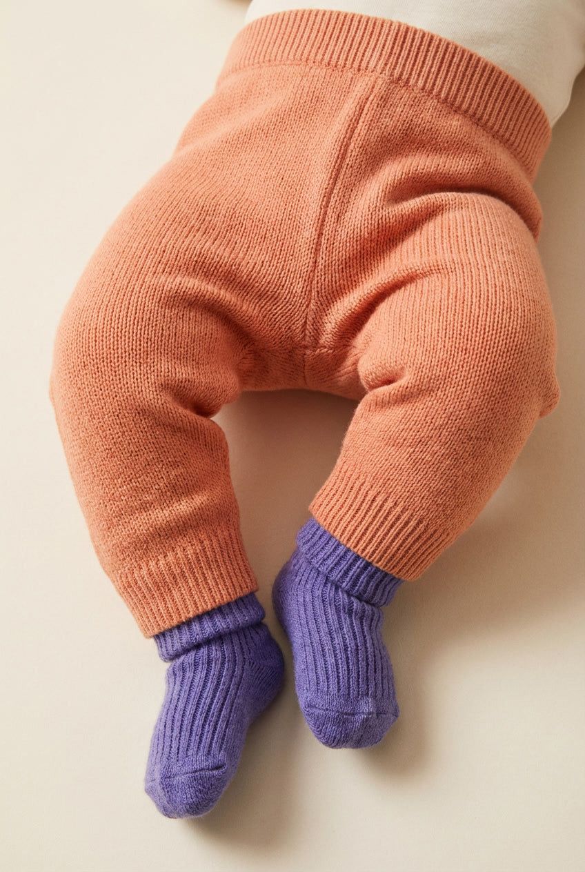 Merinowol gebreid baby broekje - Peach Fuzz, Kies een maat: 50 / 56