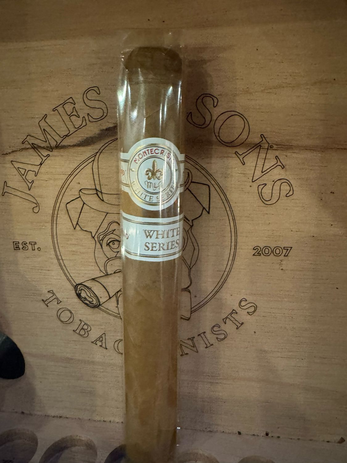 Montecristo White Toro (6x54) Single