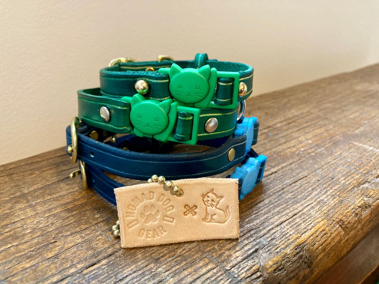 Cat collars in Green and Blue
