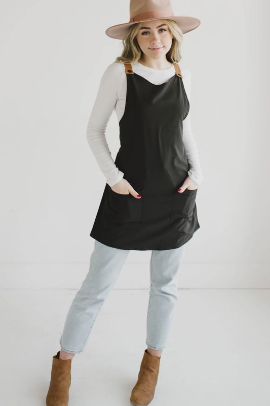 The Classic Apron- Bleach Proof Hairstylist Apron with Pockets