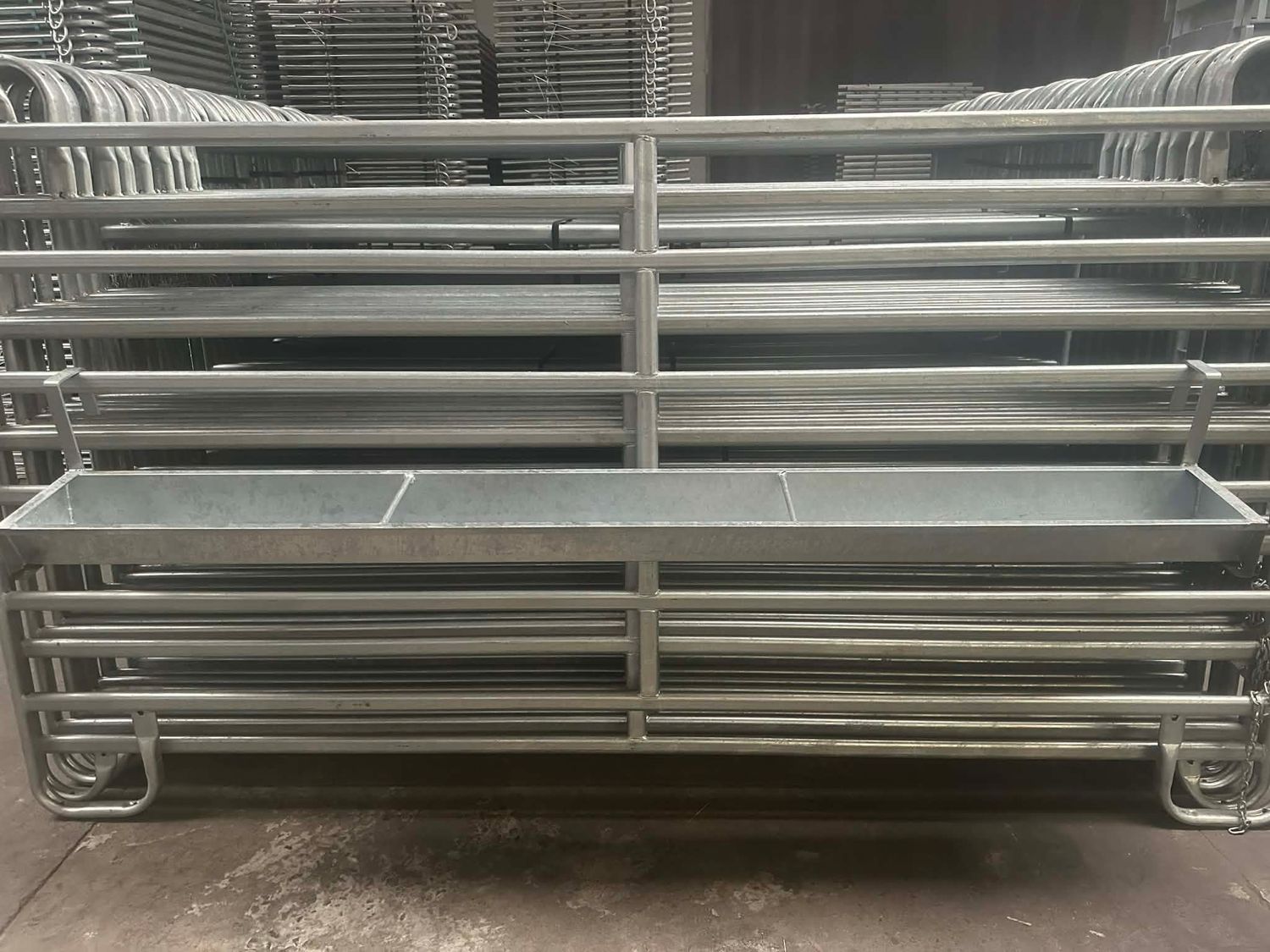 Voederbak hangmodel 240cm Voederbak hangmodel 240cm