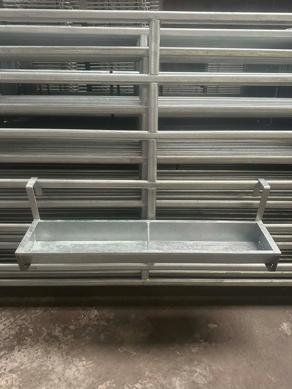 Voederbak hangmodel 120cm Voederbak hangmodel 120cm