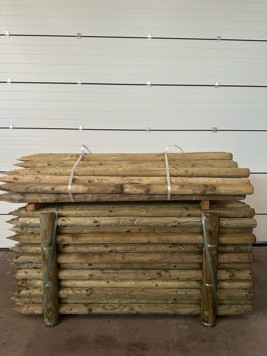 Gefreesde geimpregneerde palen dia 6 lengte 160cm Gefreesde geimpregneerde palen dia 6 lengte 160cm