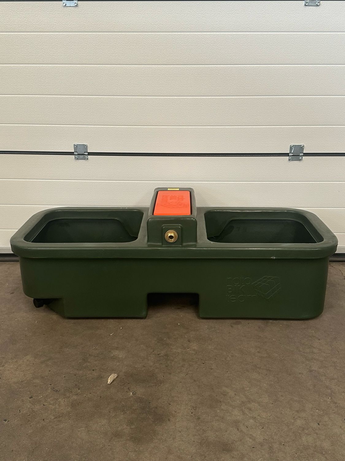 waterbak 110L met anti-morsrand waterbak 110L met anti-morsrand