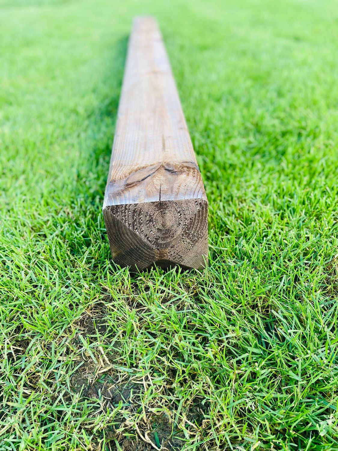 Nobifix poortpaal – 15 × 15 × 250 cm – laatste stuk Nobifix poortpaal – 15 × 15 × 250 cm – laatste stuk