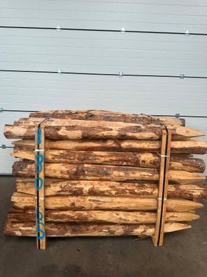 Lot 65 kastanjepalen – 180 cm – Ø 12–14 cm Lot 65 kastanjepalen – 180 cm – Ø 12–14 cm