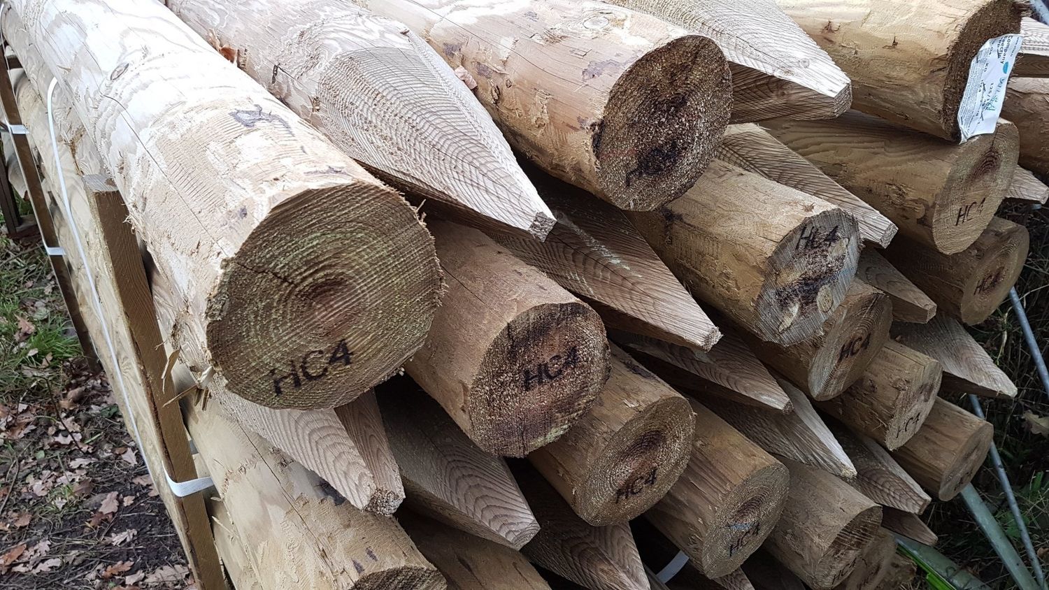 ROUND POINTED STAKE -  3.0M X 125/150MM