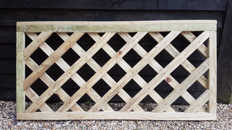 Diamond Trellis 25x50 Frame - 25x50 Rail 1.830m Long Diamond Trellis 25x50 Frame - 25x50 Rail 1.830m Long